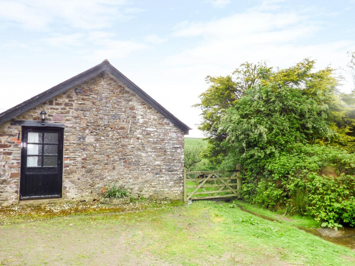The Old Workshop Villa Knowstone Exteriör bild